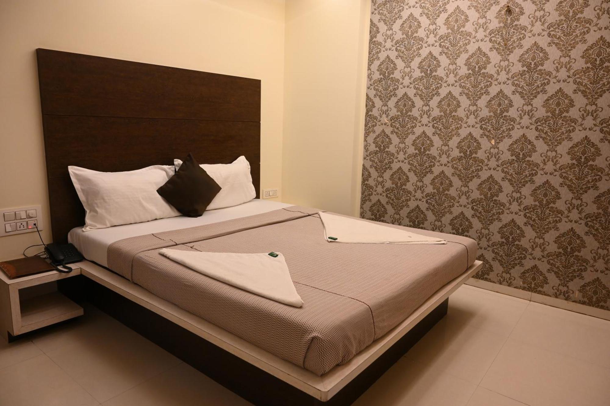 Hotel Ramkrishna Inn Kolhápur Kültér fotó