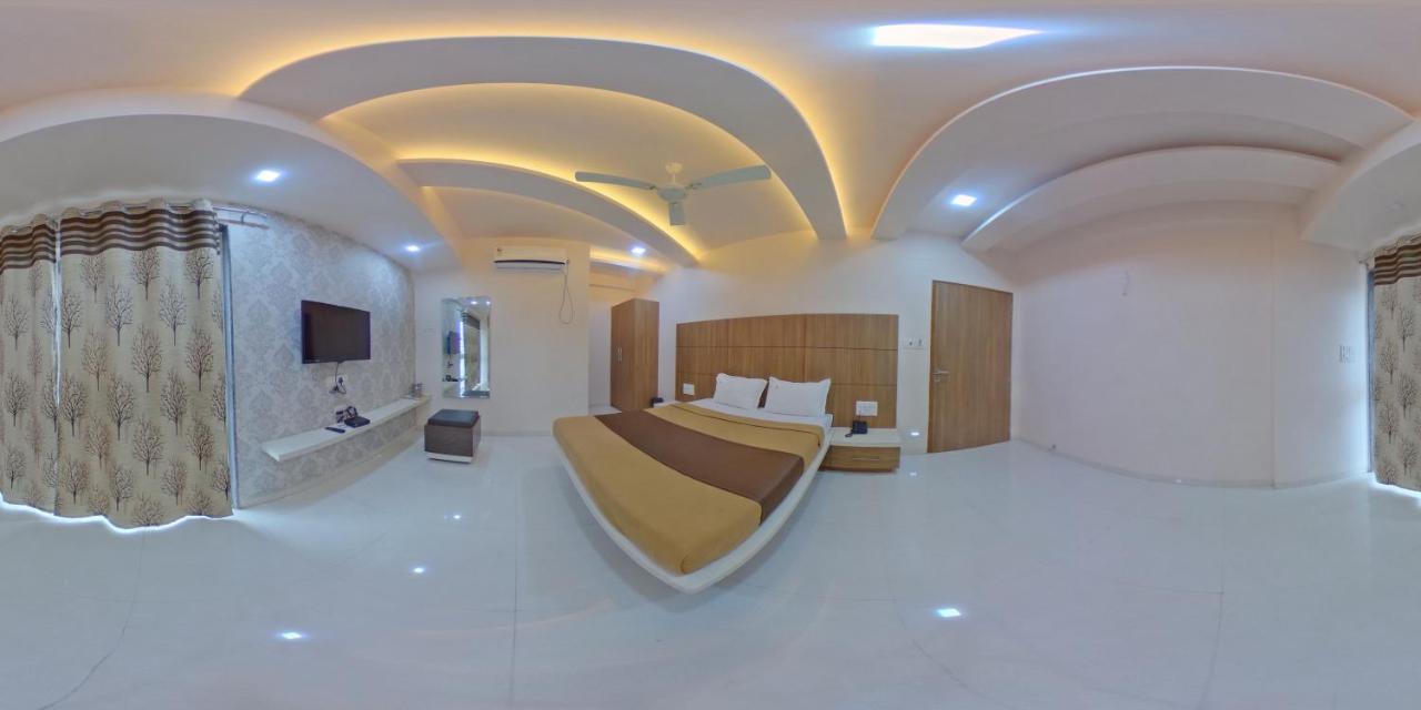 Hotel Ramkrishna Inn Kolhápur Kültér fotó